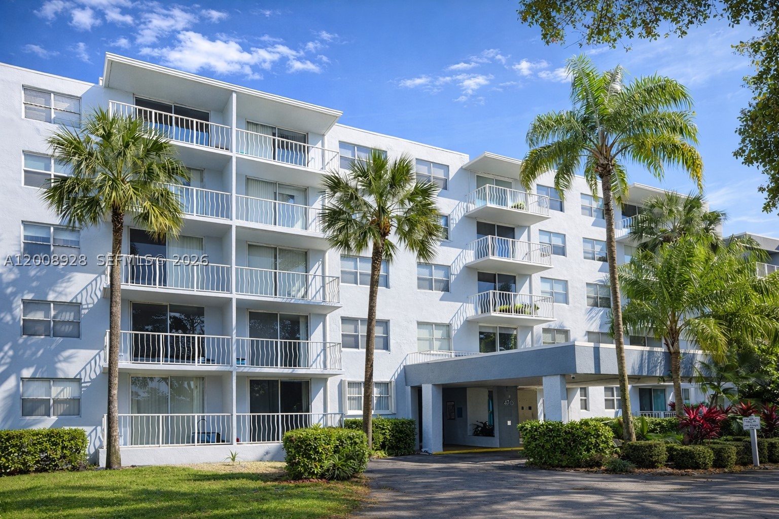 470 Executive Center Dr Unit 2D — photo