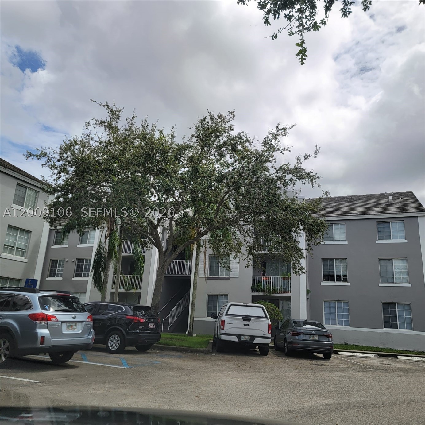 711 SW 111th Way 301 — photo