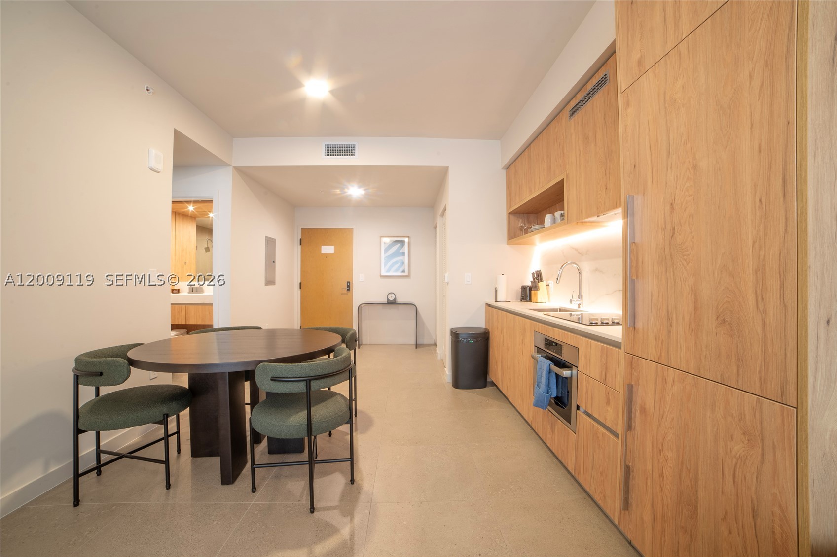 11 NE 6th 1104 — photo