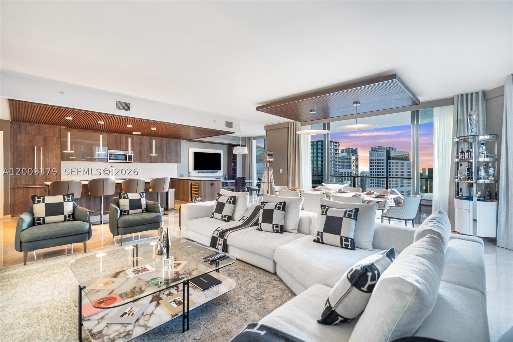 88 SW 7th St Unit 3801 — photo