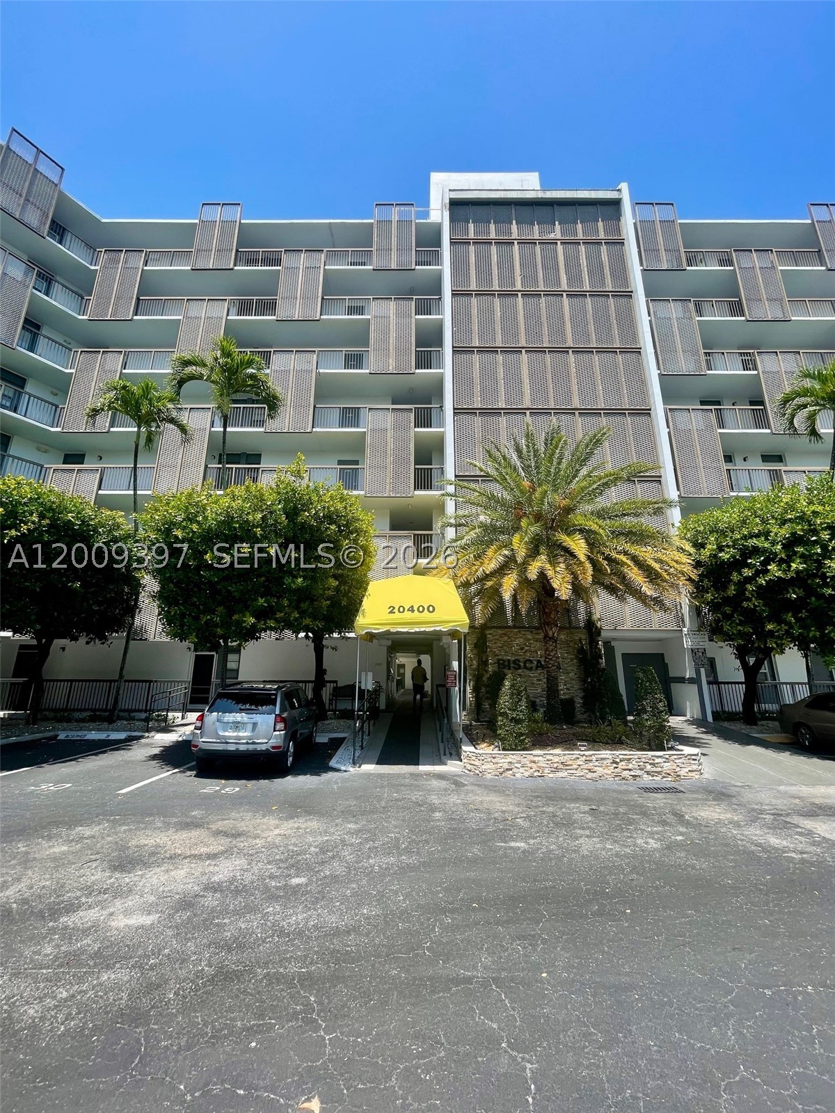 20400 W Country Club Dr 608 — photo