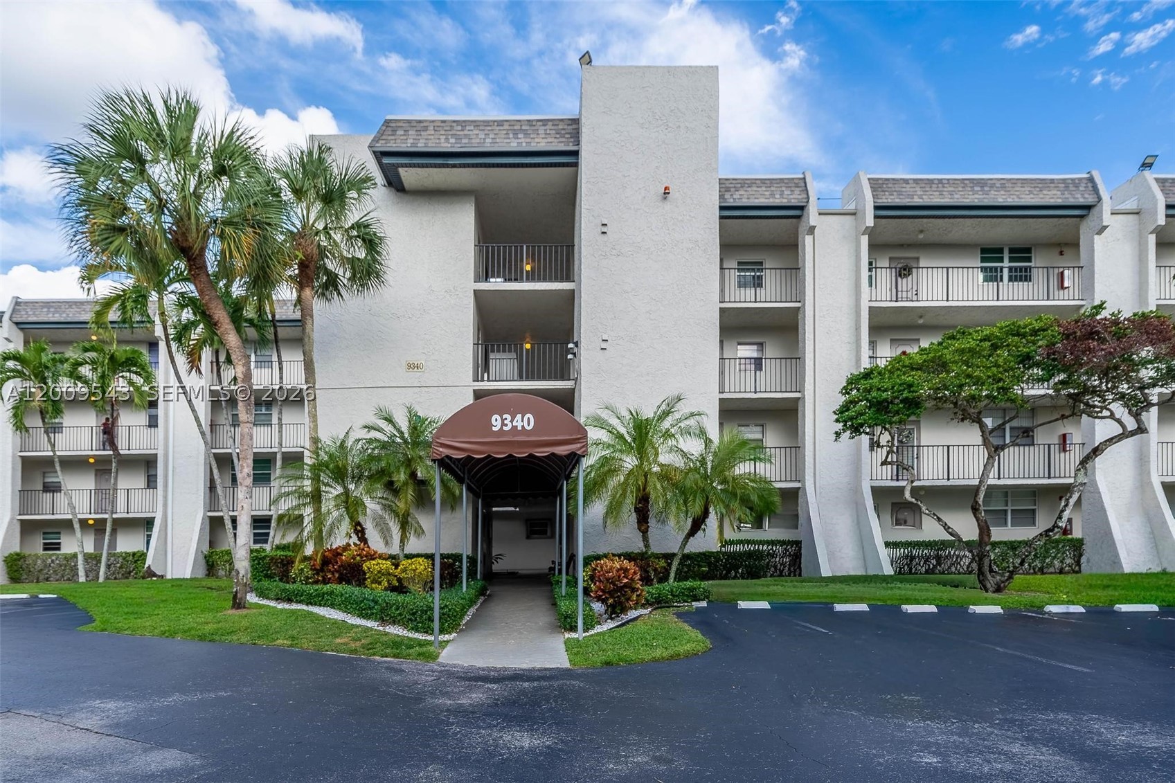 9340 Lagoon Pl 110 — photo