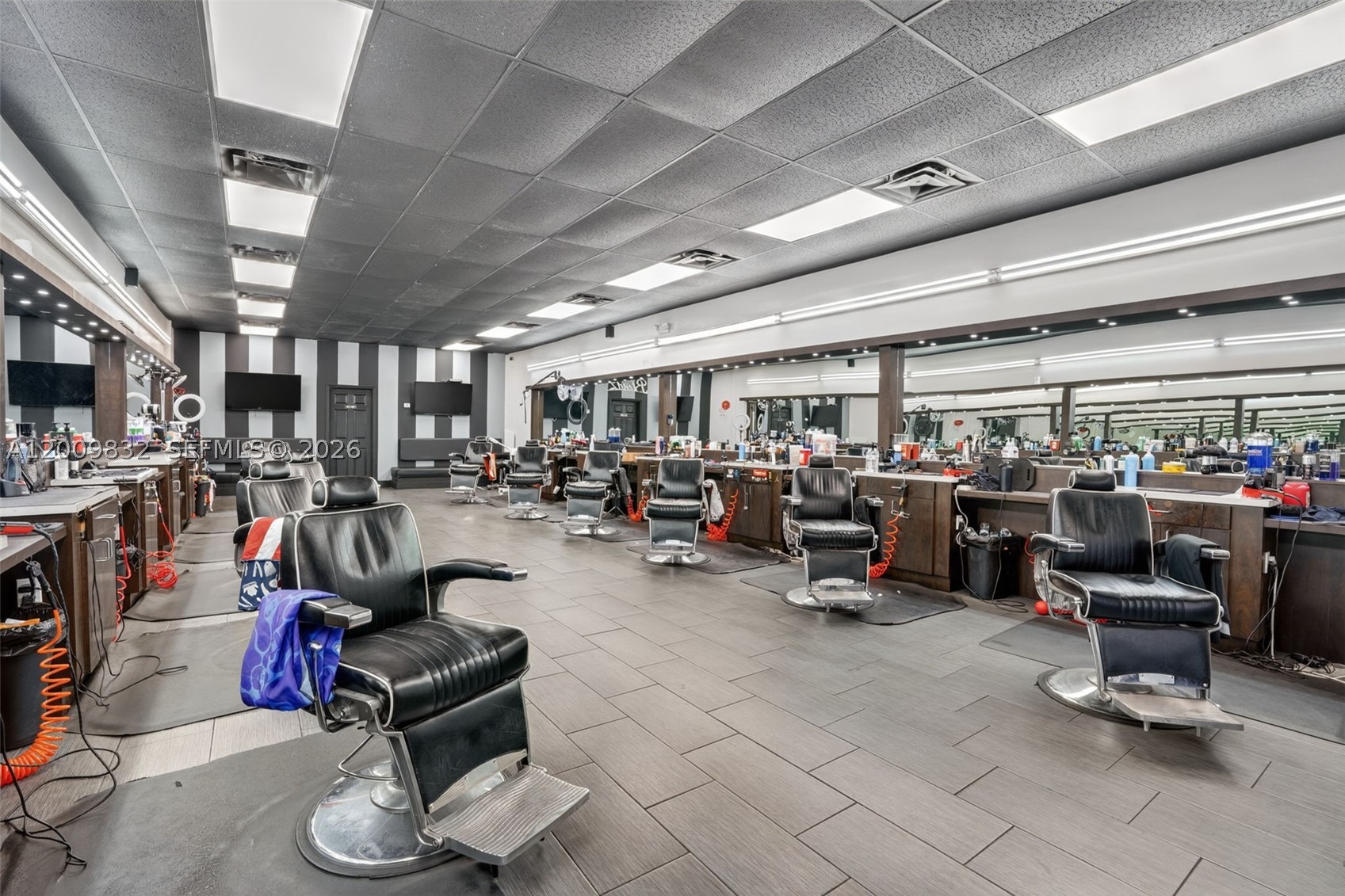 Established Barbershop for Sale – Prime Kendall Location — photo
