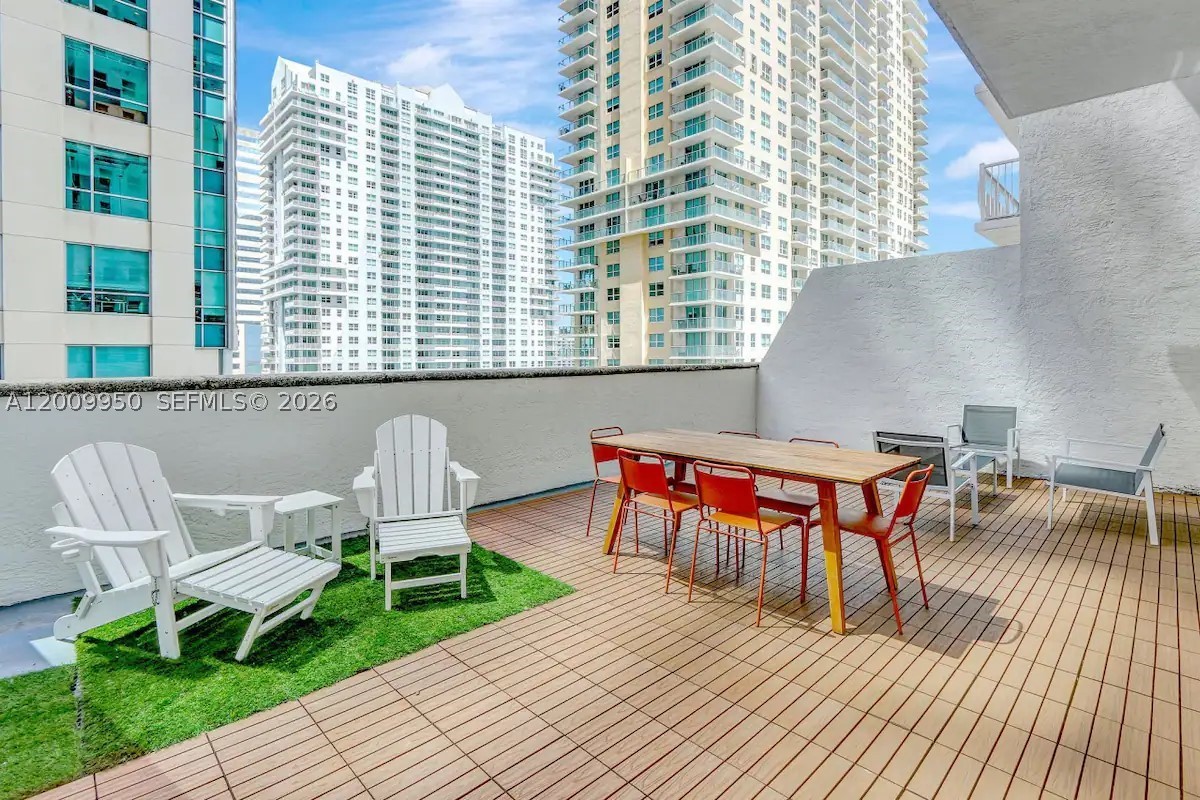 1200 Brickell Bay Dr Unit 1404 — photo