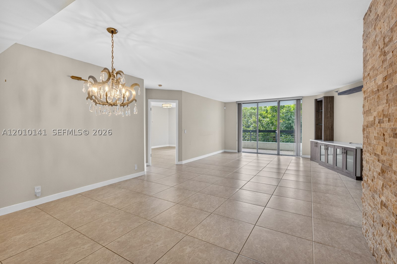 3500 Mystic Pointe Dr Unit 302 — photo