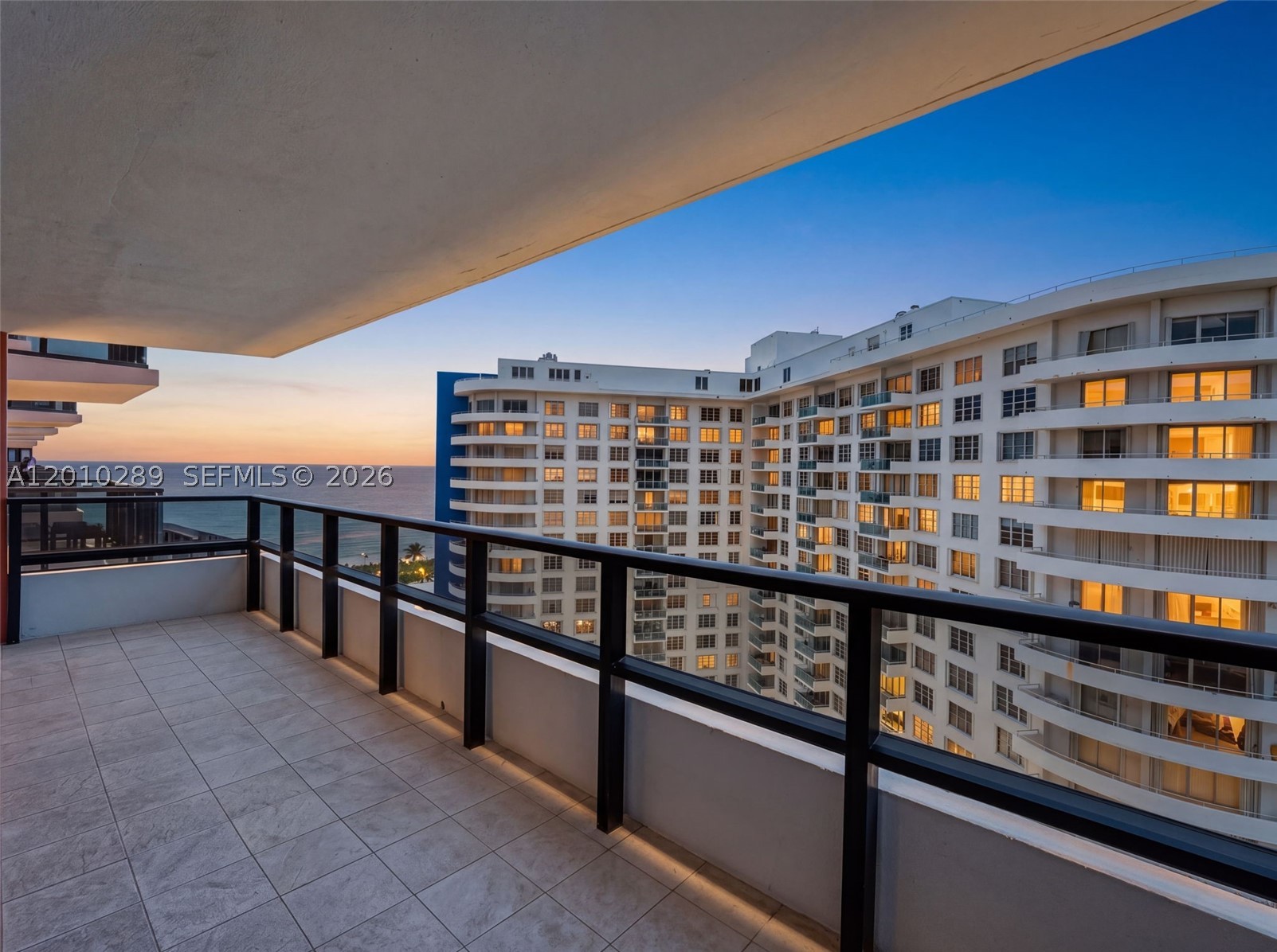 5225 Collins Ave 1519 — photo
