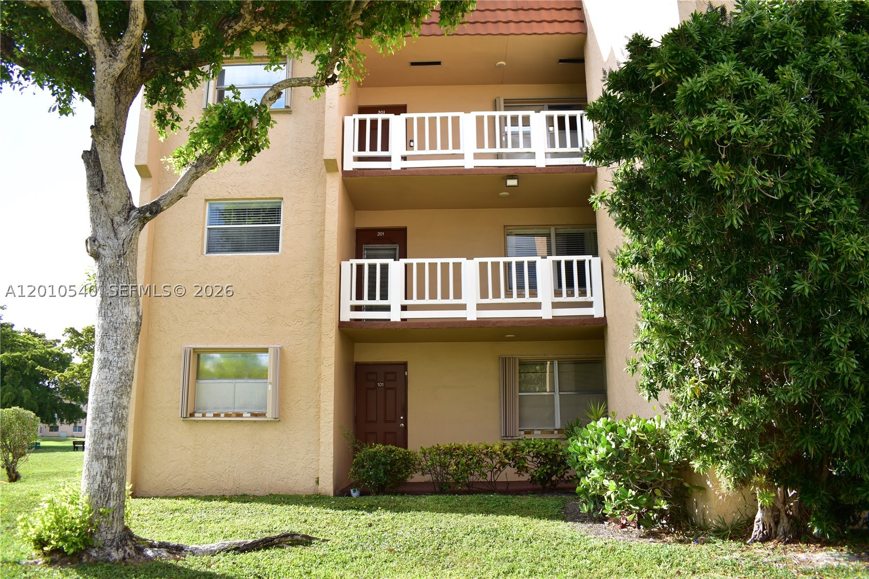 9321 Sunrise Lakes Blvd 201 — photo