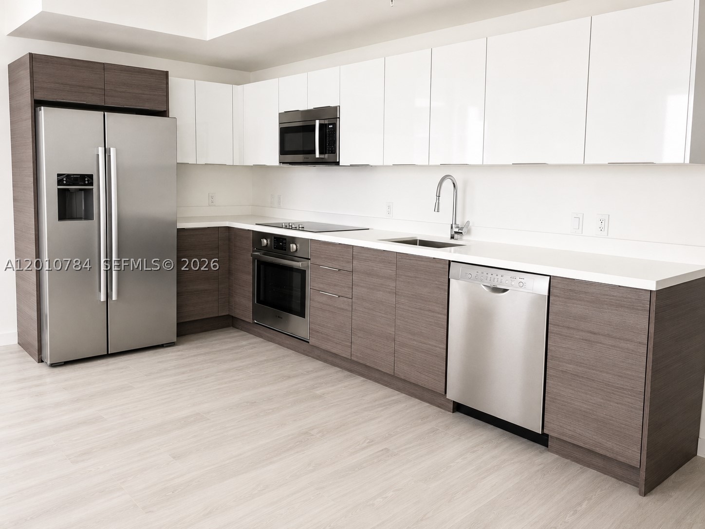 1010 SW 2nd Ave 1809 — photo