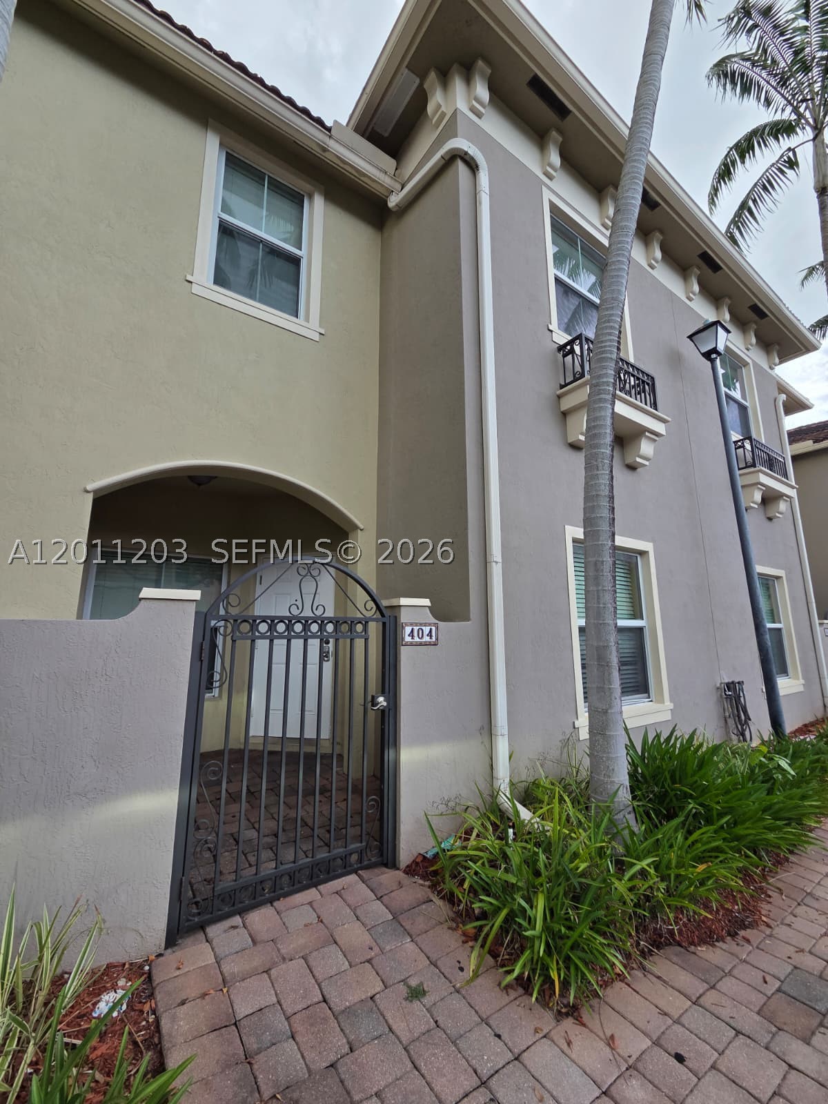 2851 W Prospect Rd 404 — photo