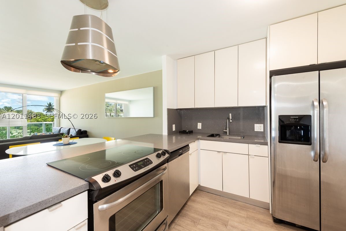 100 Bayview Dr 210 — photo