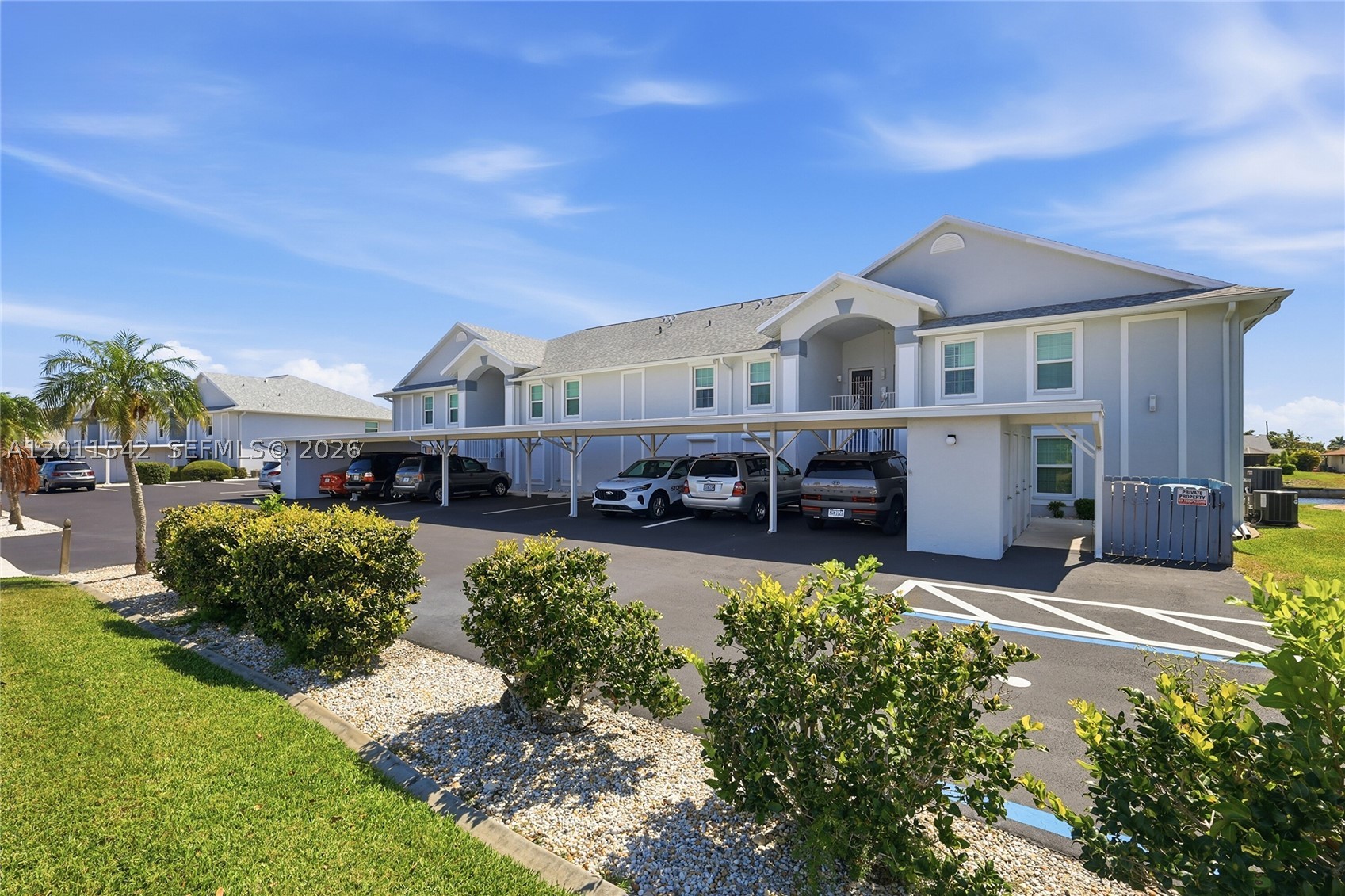 3933 SE 11 Pl 208 — photo