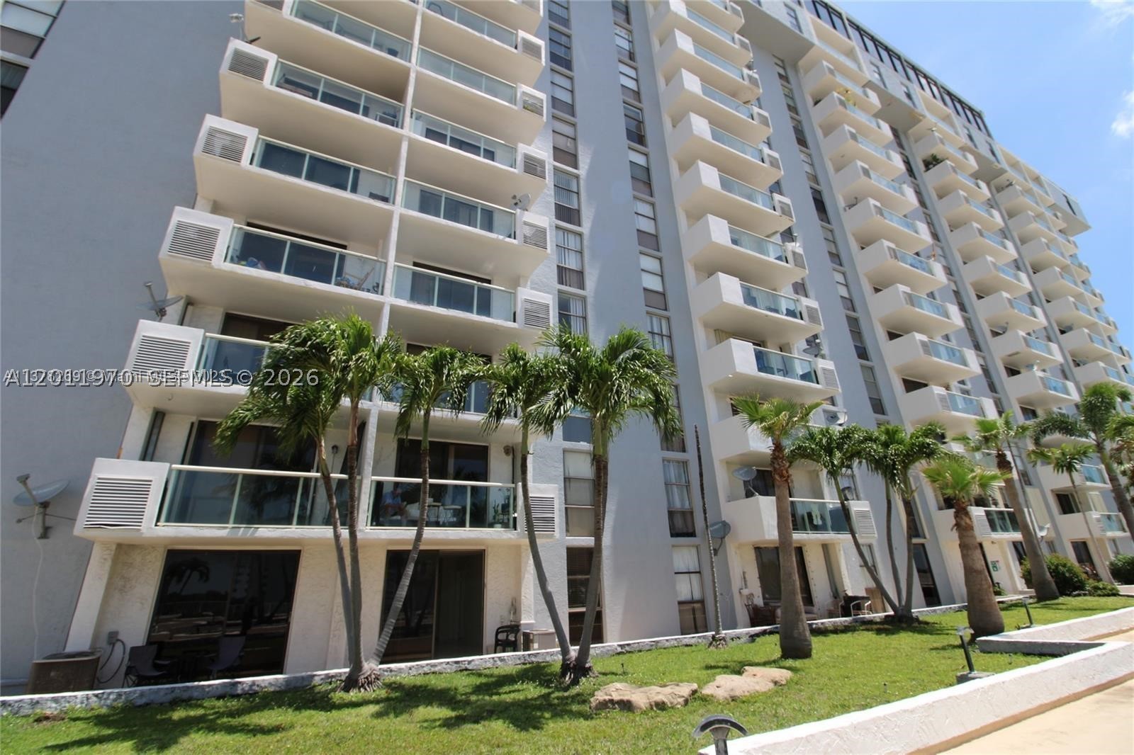 13499 Biscayne Blvd 404 — photo
