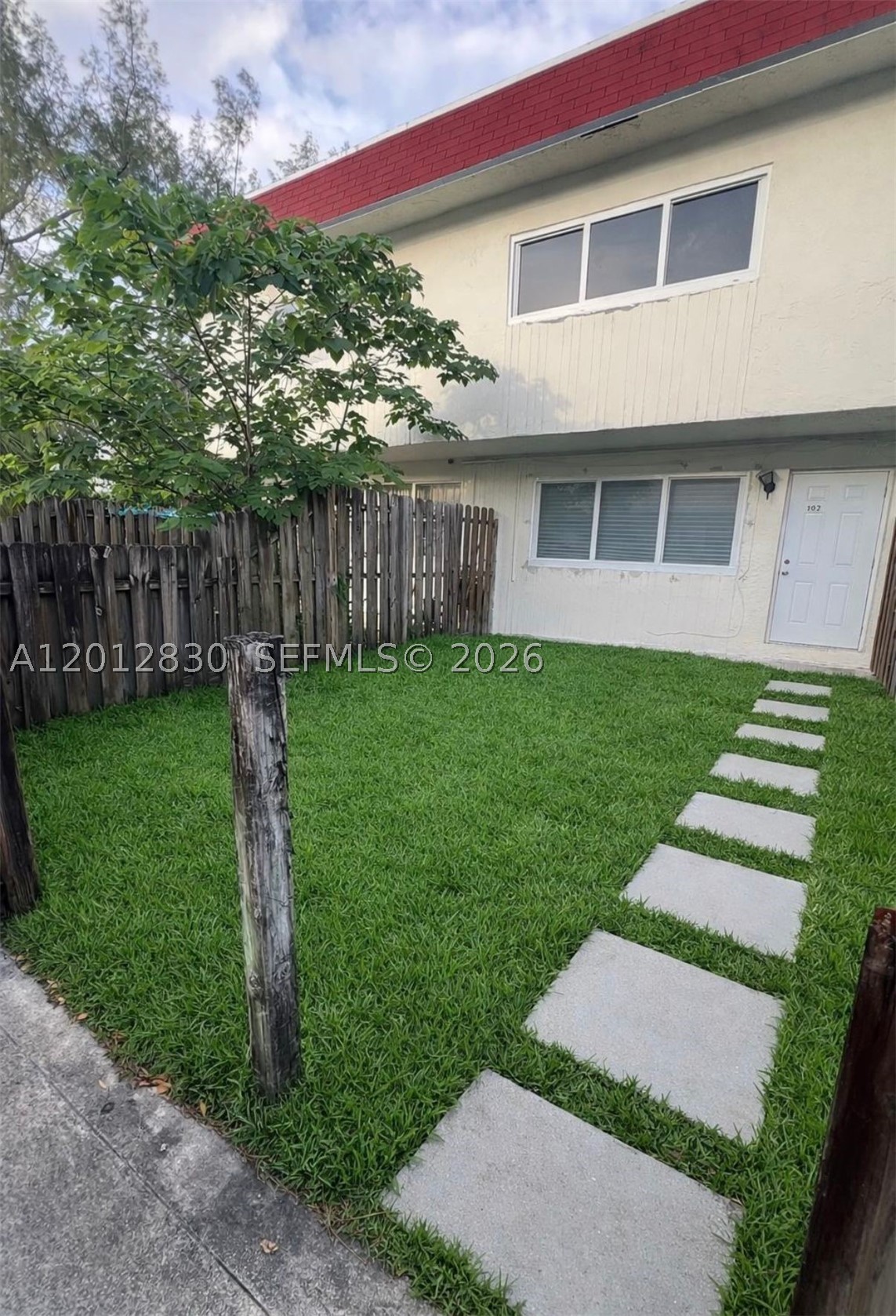 1560 NE 151st St 102 — photo