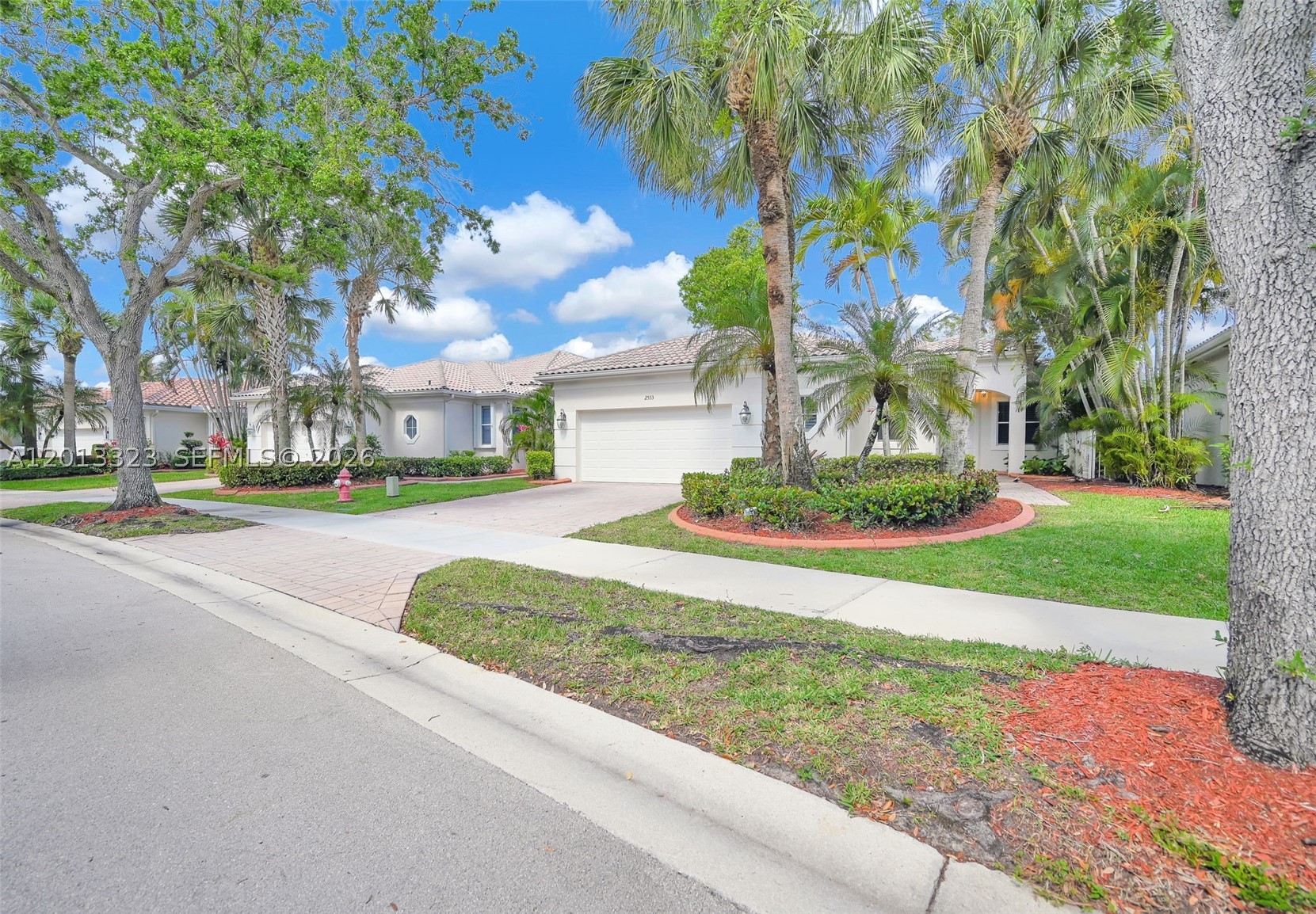 2553 Bay Pointe Drive — photo