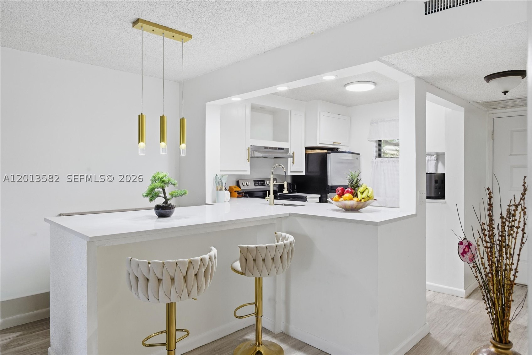 5501 Lakeside Dr 204 — photo
