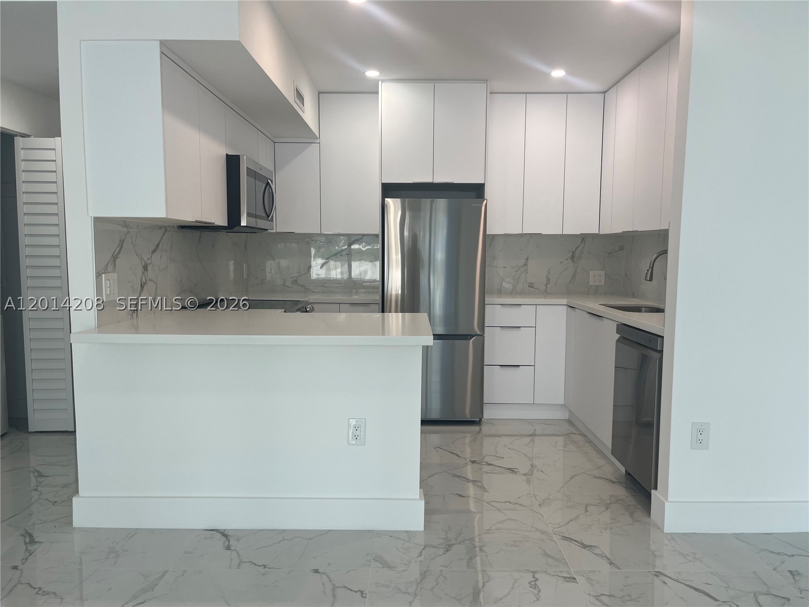 3505 S Ocean Dr 210 — photo