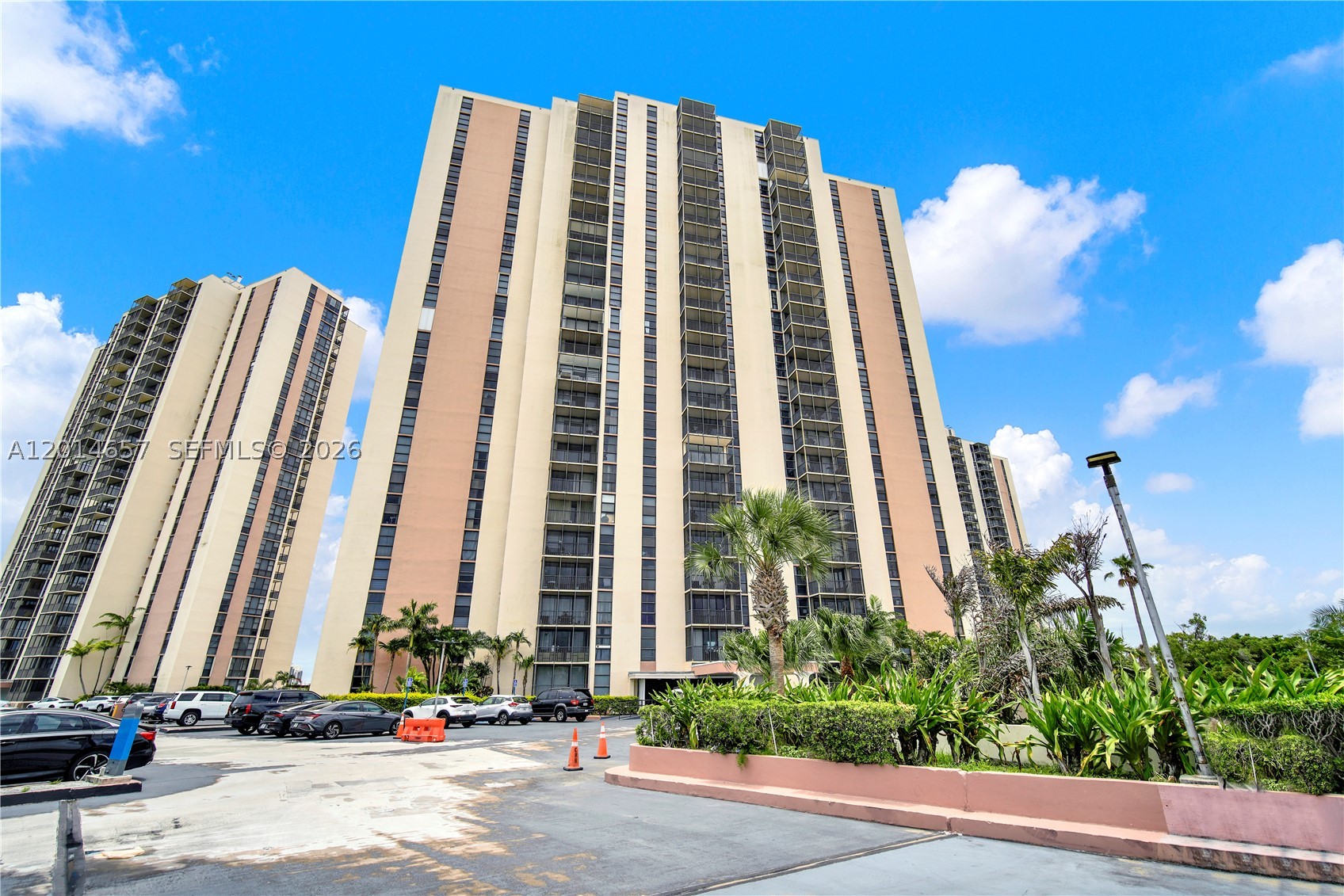 20335 W Country Club Dr 1608 — photo