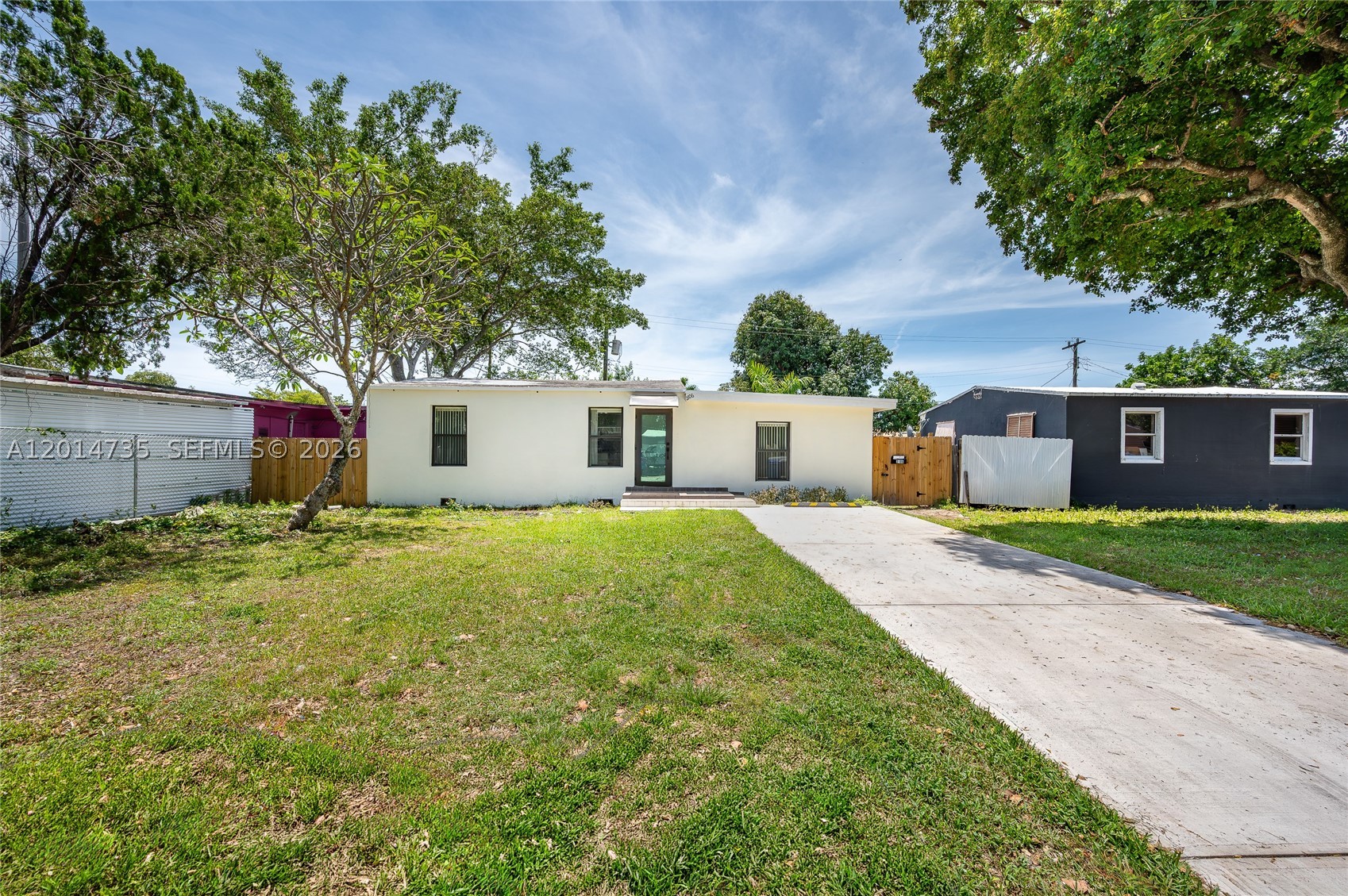 2106 Plunkett Ct — photo