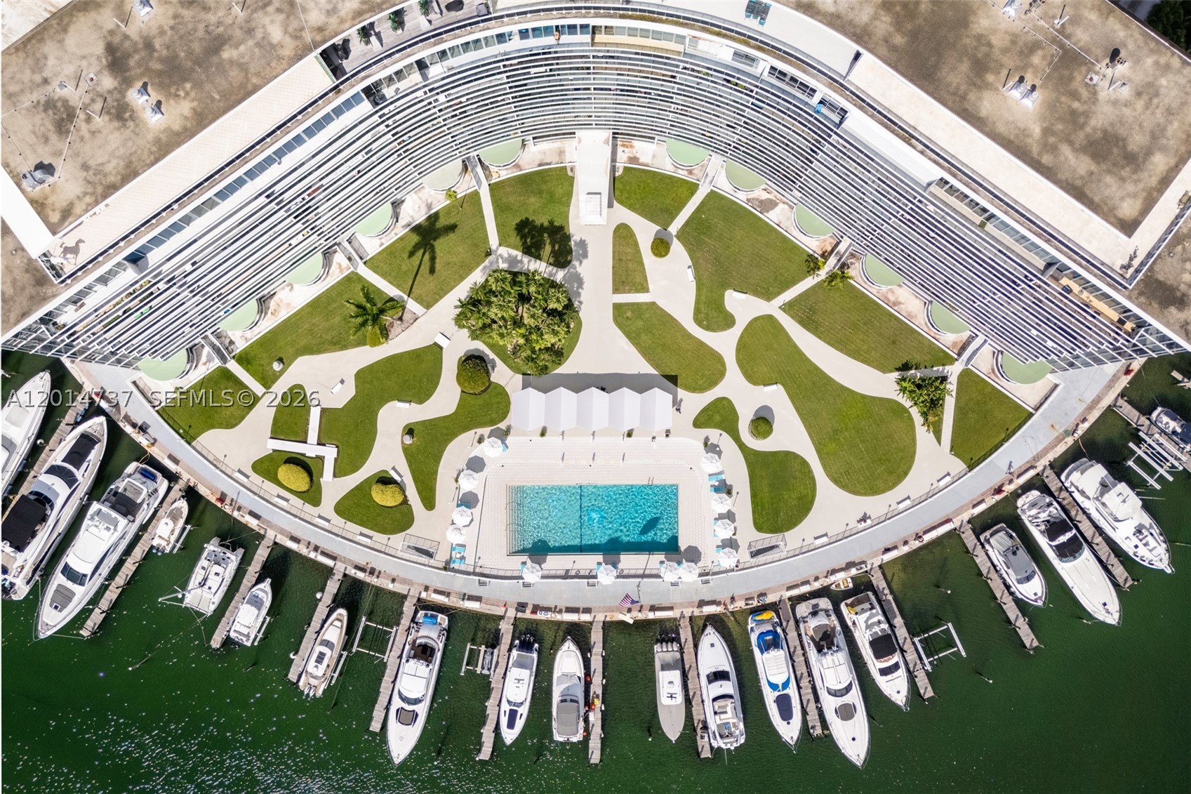 900 Bay Dr 1005 + Dock Ds14 — photo