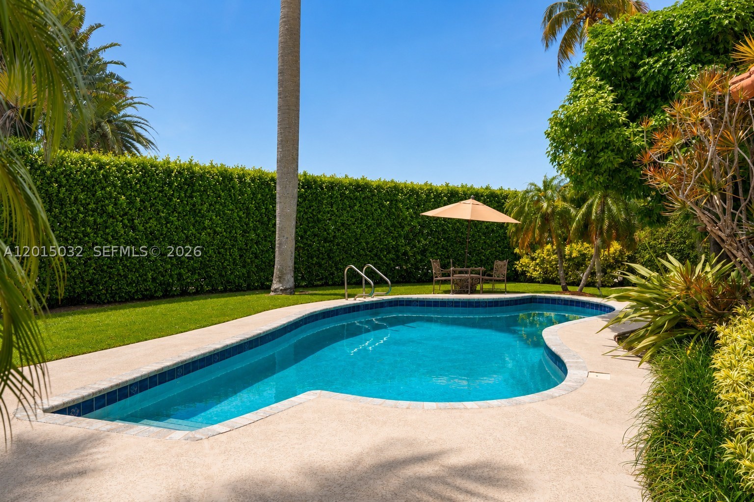 363 S Hibiscus Dr — photo