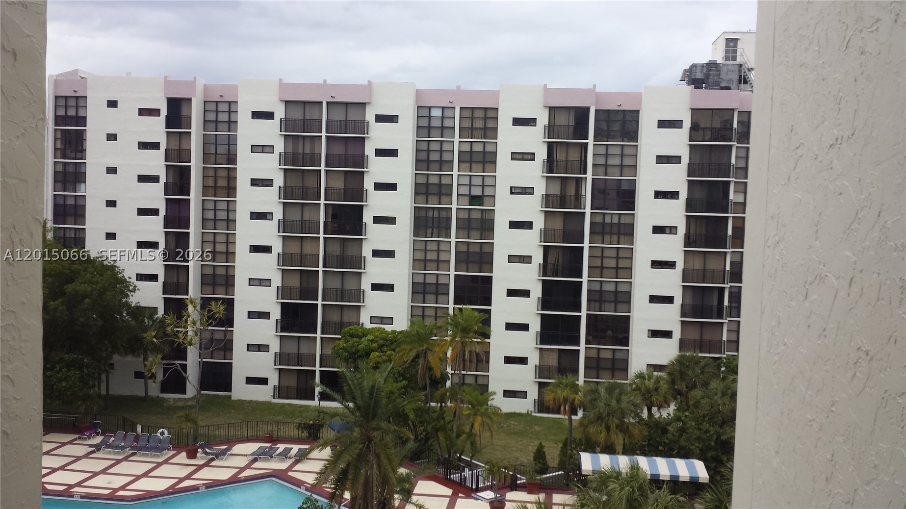 16909 N Bay Rd 914 — photo