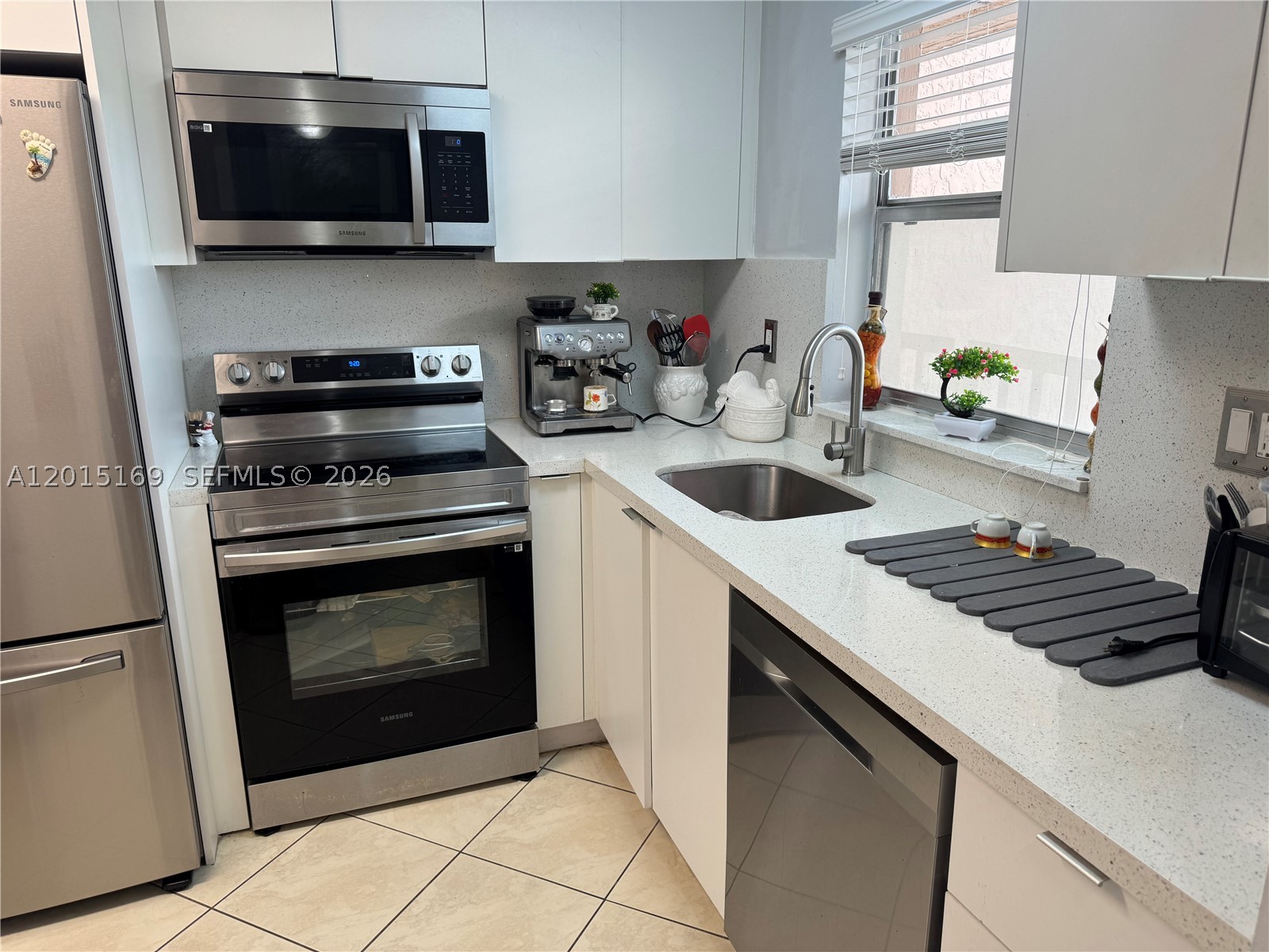 9580 Sunrise Lakes Blvd 211 — photo