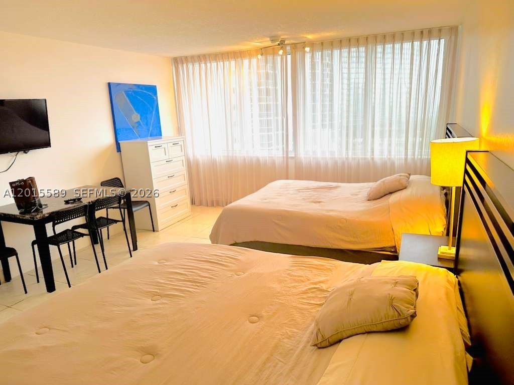 19201 Collins Ave 841 — photo