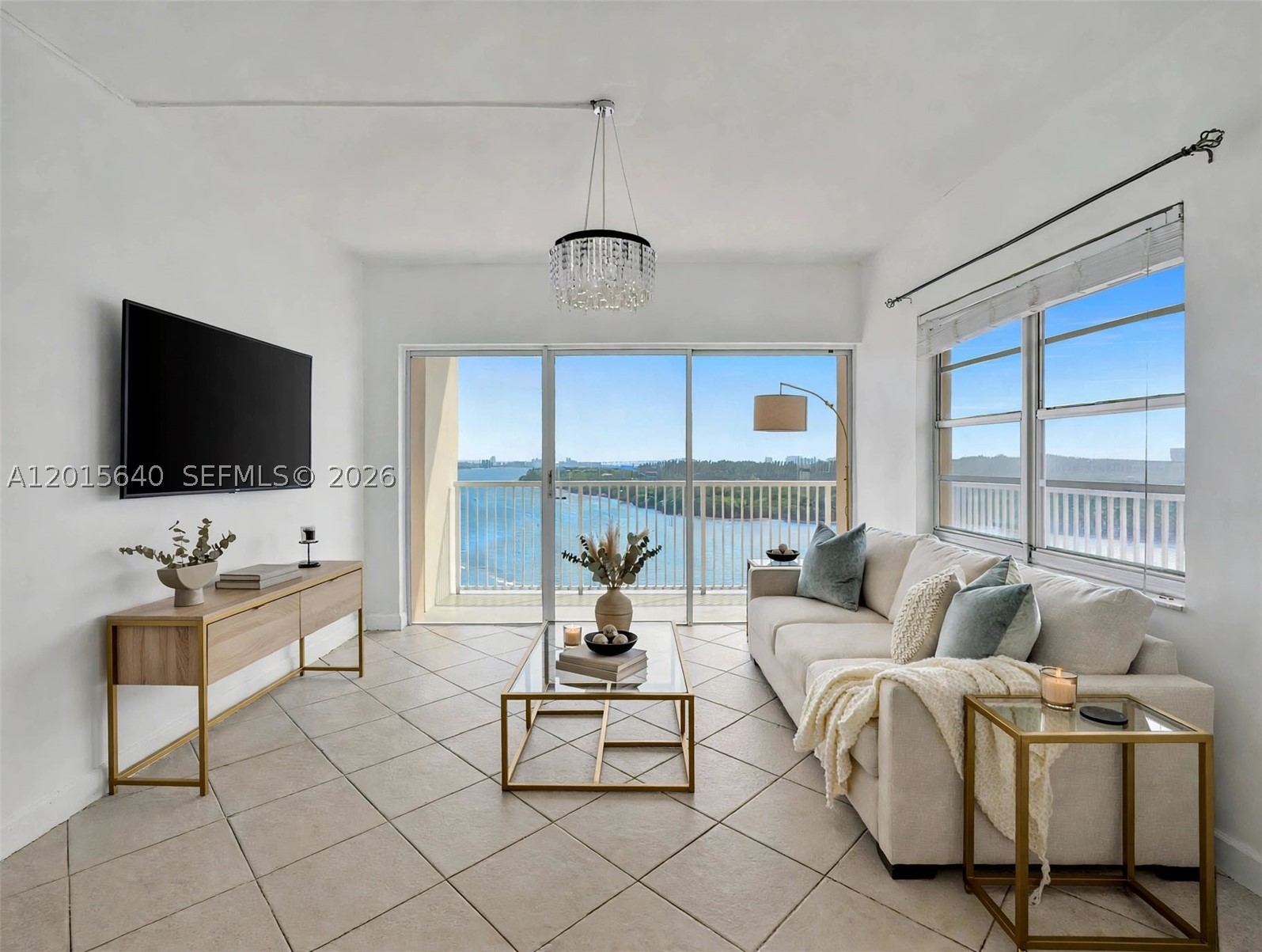300 Bayview Dr 906 — photo