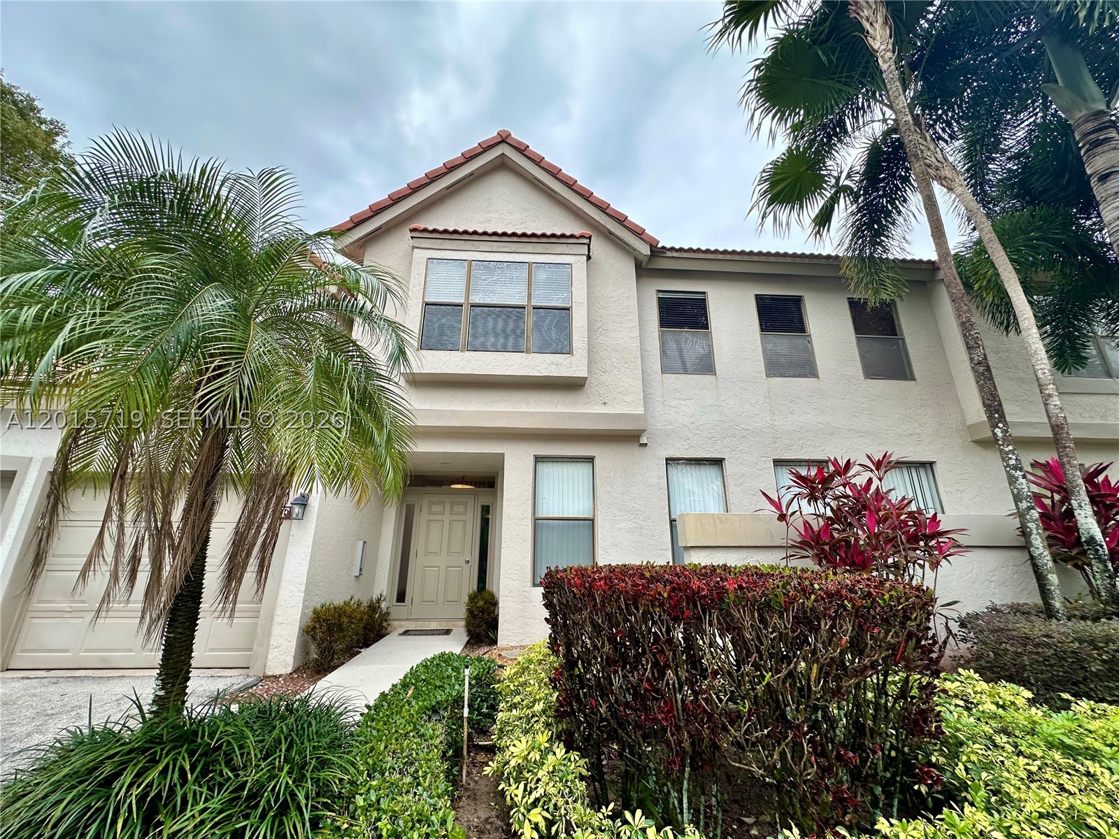 5790 Coach House Cir E — photo