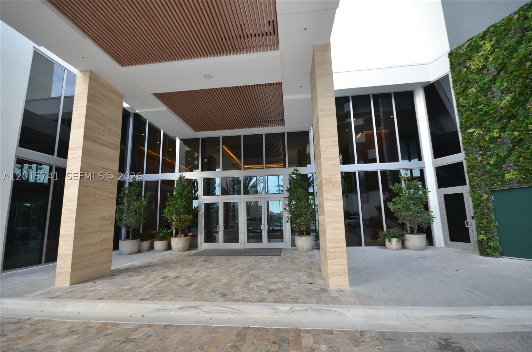 16385 Biscayne Blvd 519 — photo