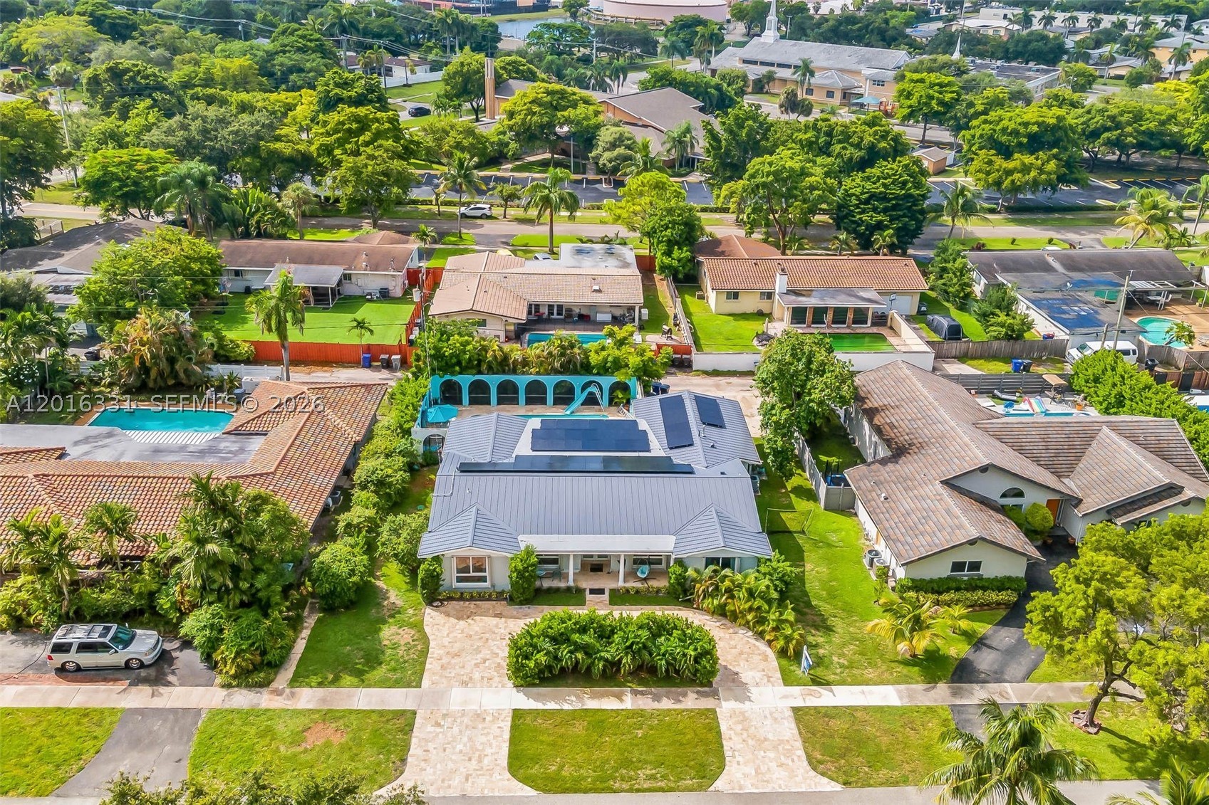 633 N Crescent Dr — photo