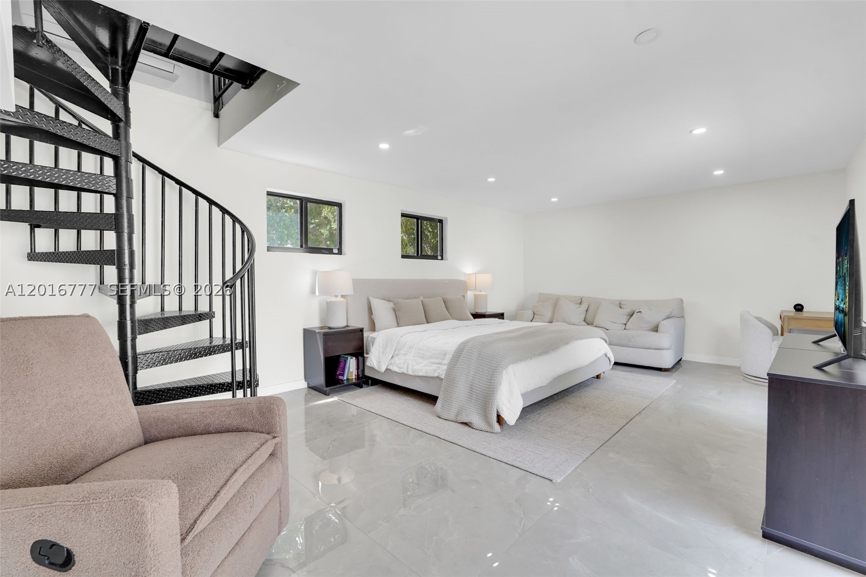 3411 Thomas St — photo