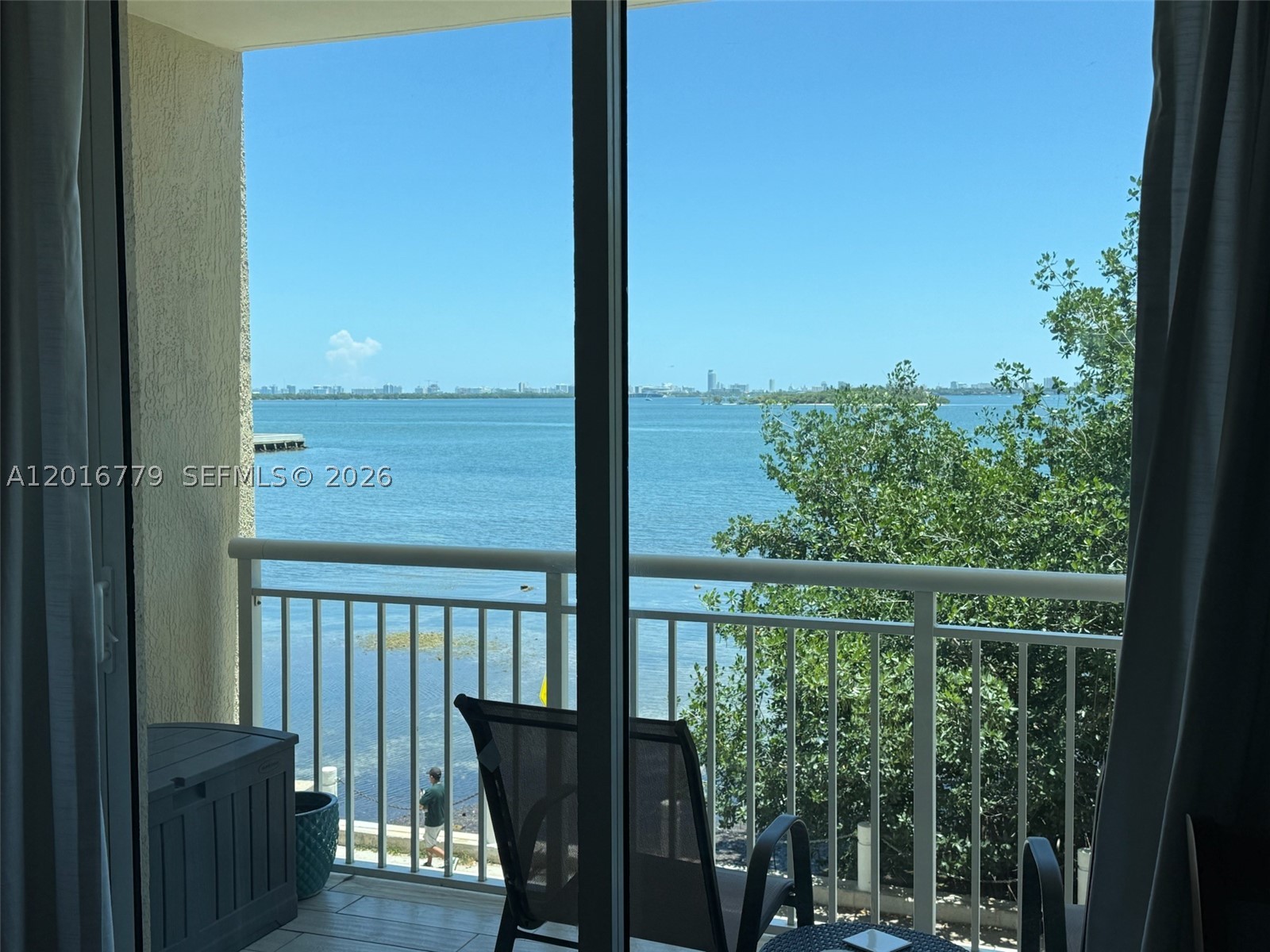 2000 N Bayshore Dr 220 — photo