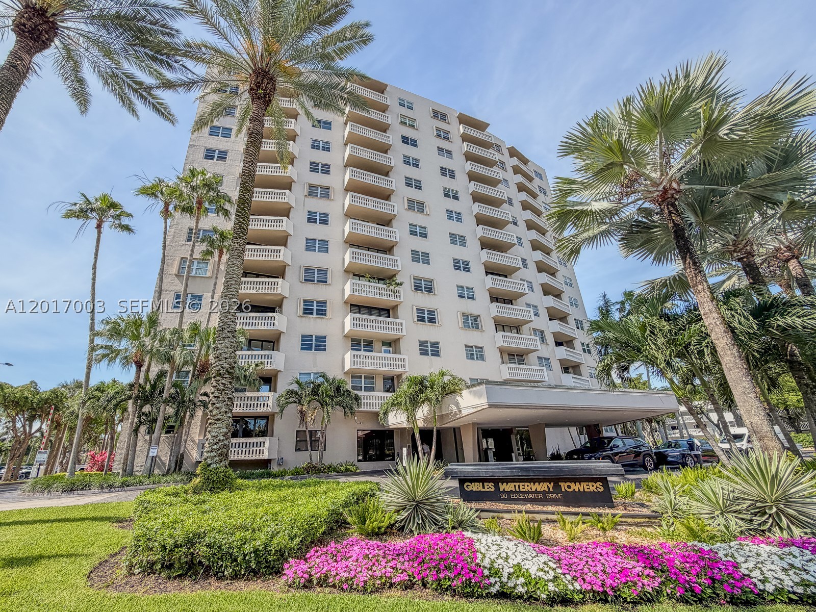 90 Edgewater Dr 114 — photo