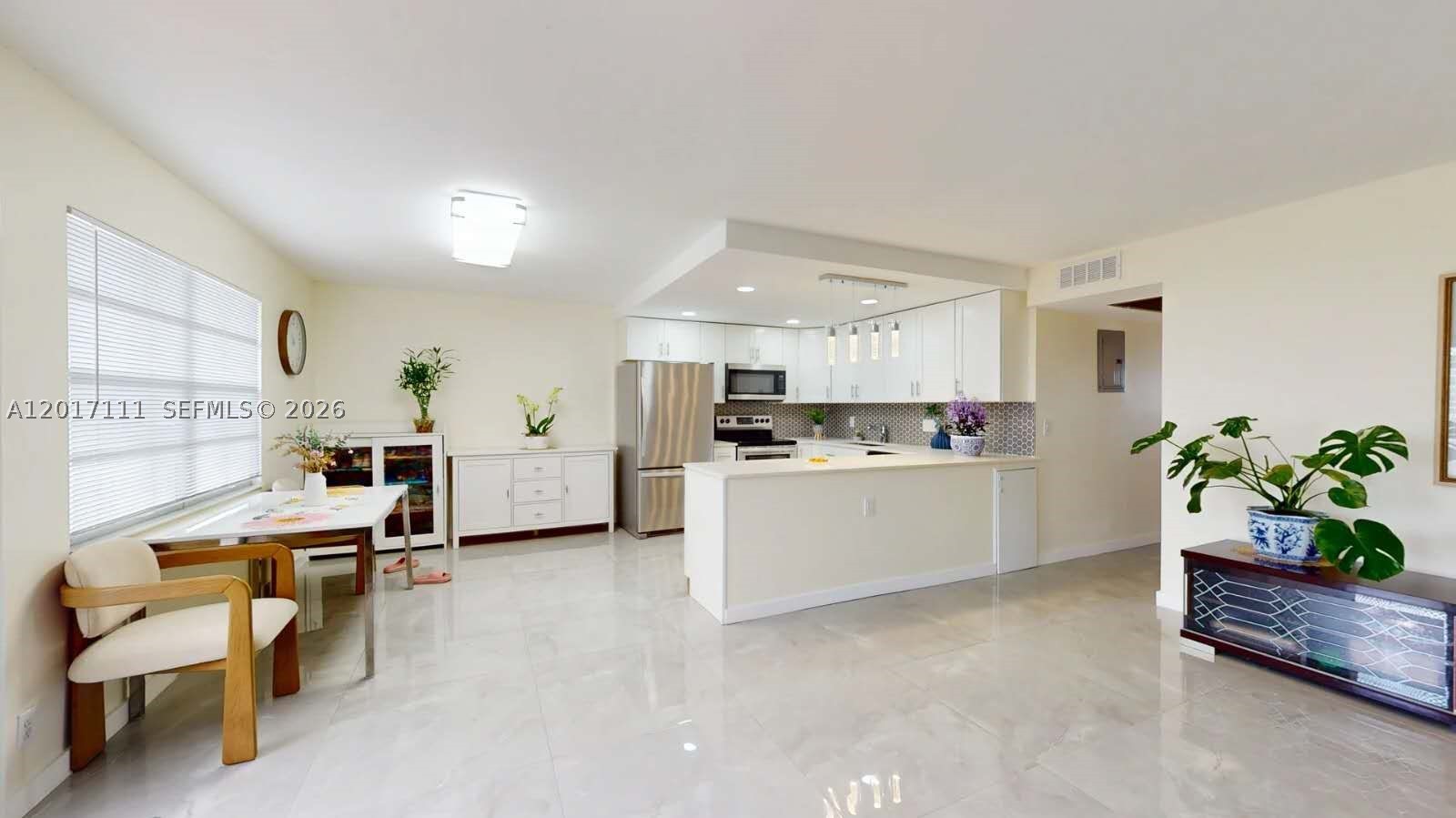 325 Wellington G G — photo