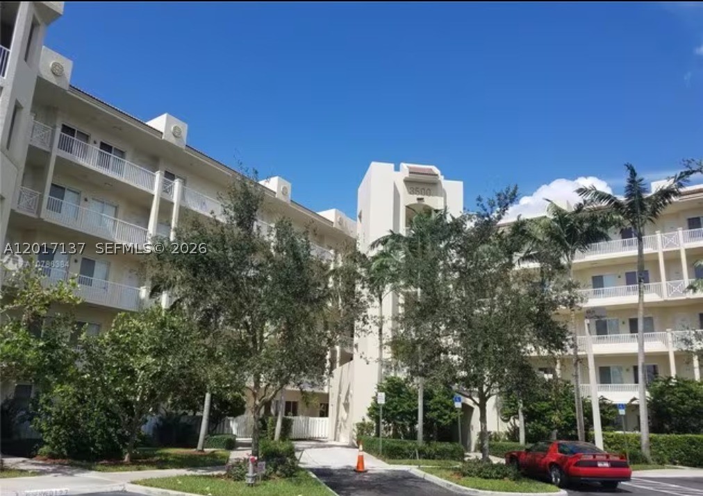 3500 Oaks Clubhouse Dr 211 — photo