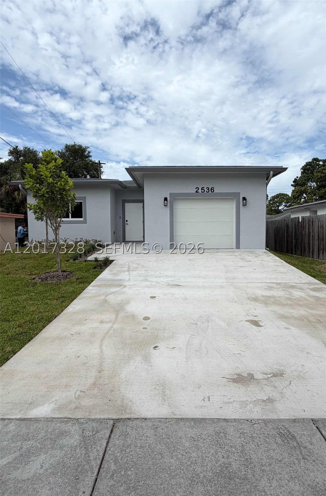 2536 NW 9th Ct — photo