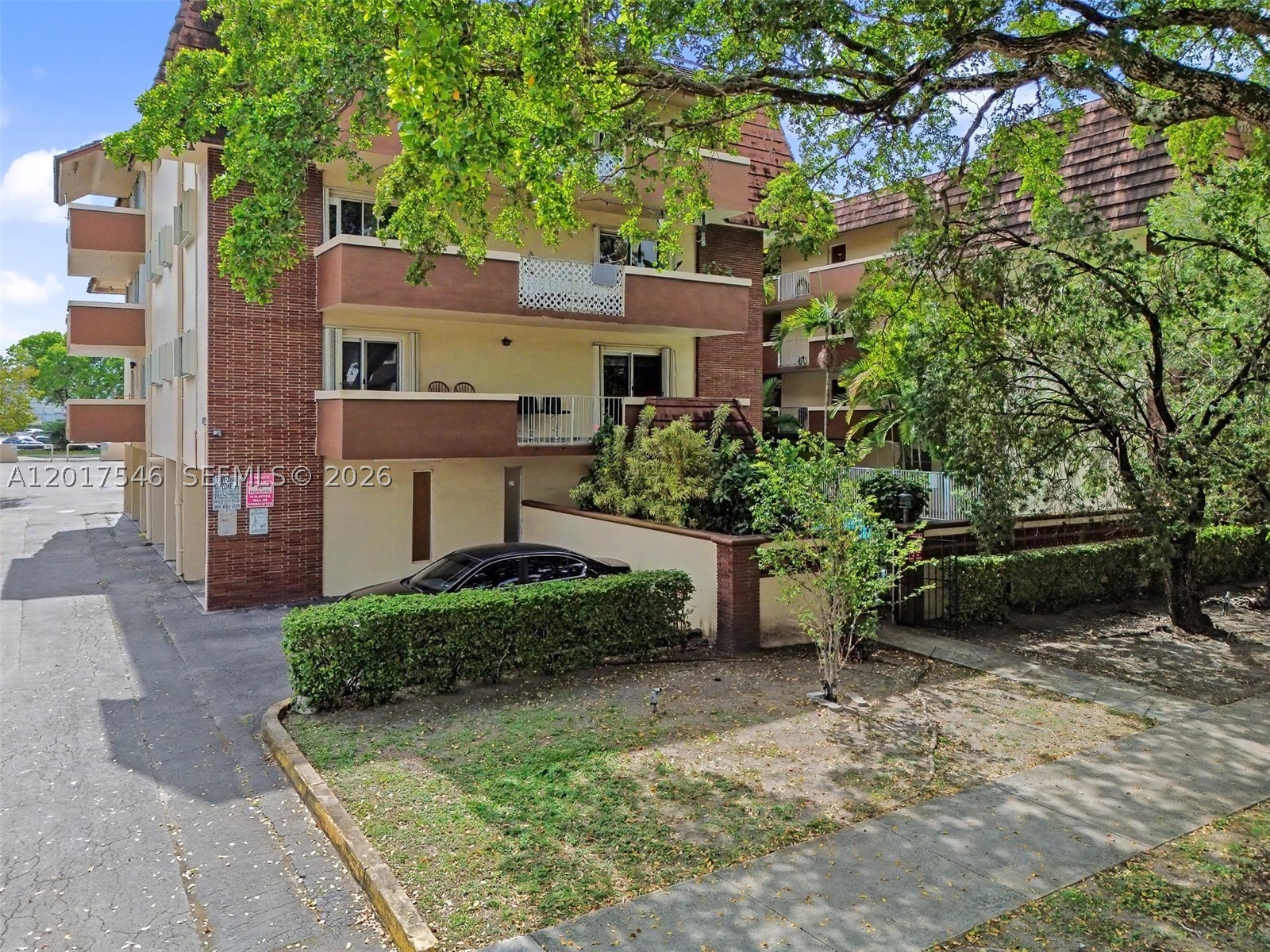685 Miller Dr E205 — photo