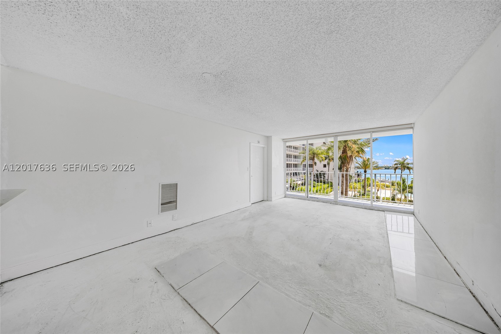 7601 E Treasure Dr 609 — photo