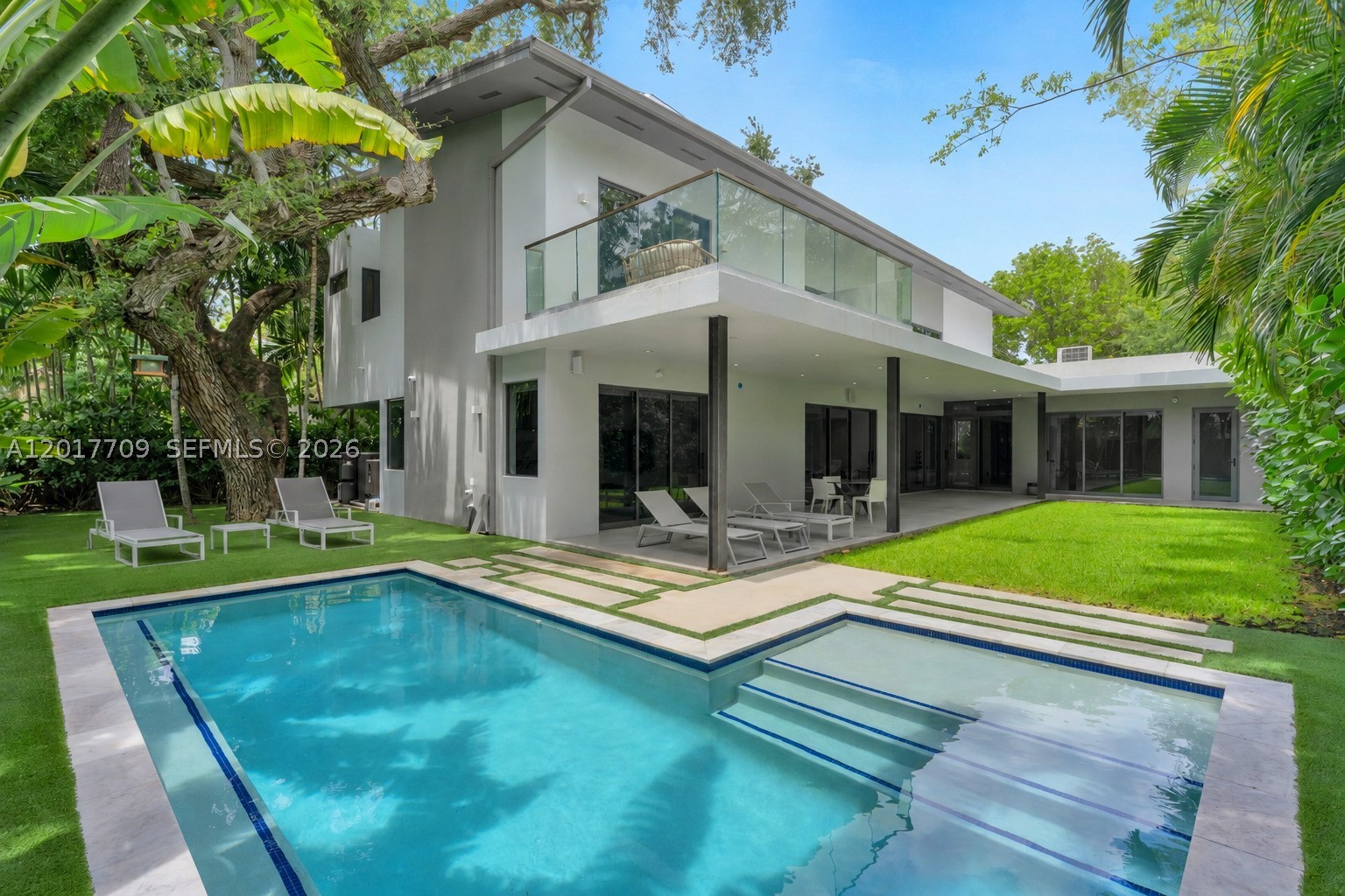10 Samana Dr — photo