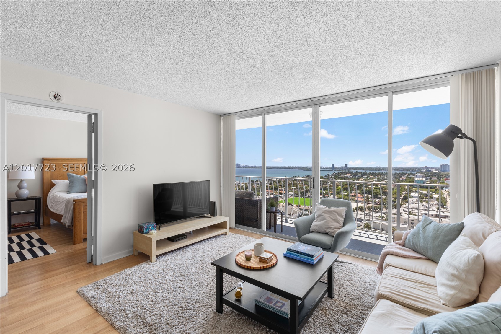7601 E Treasure Dr 2001 — photo