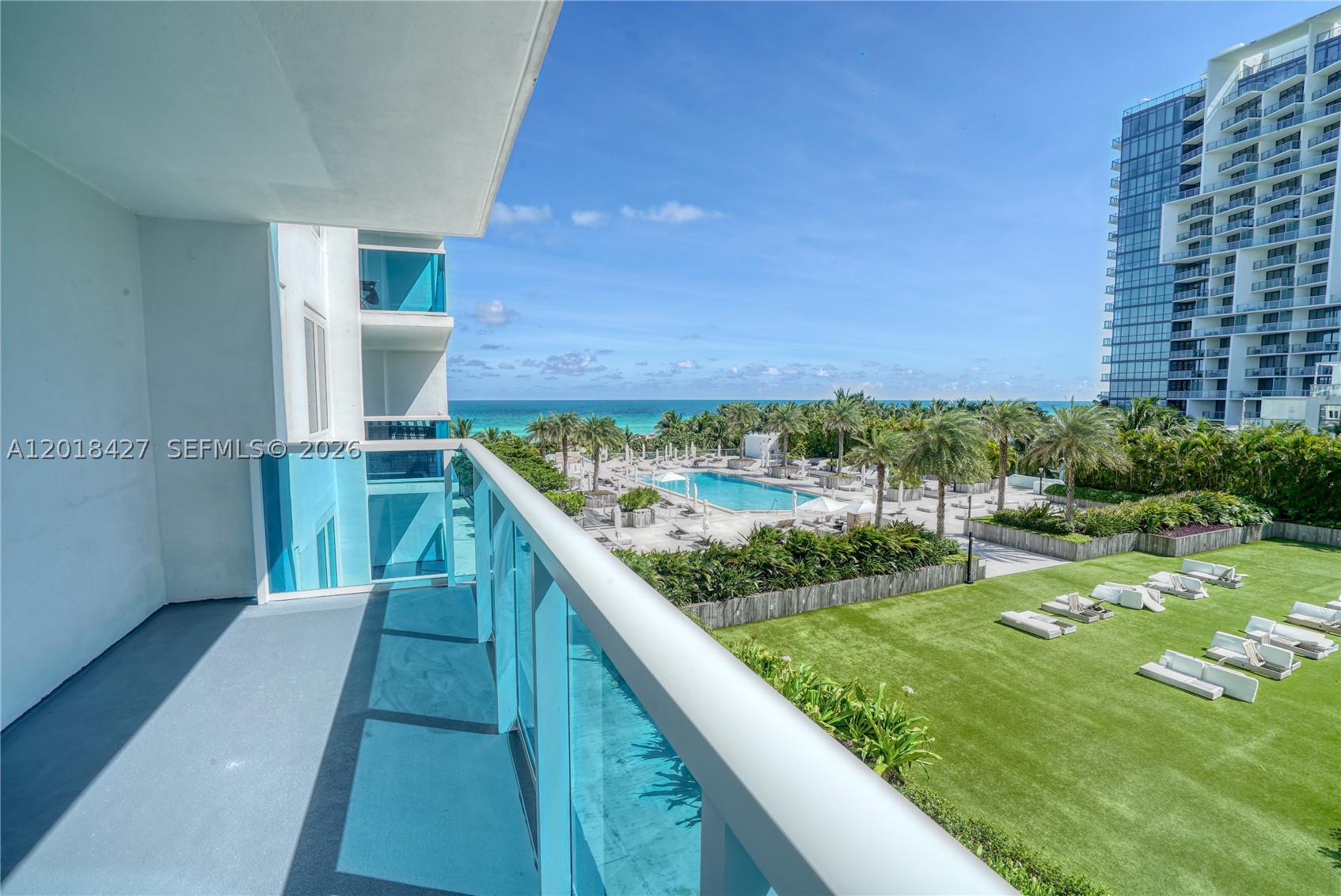 2301 Collins Ave Unit 404 — photo