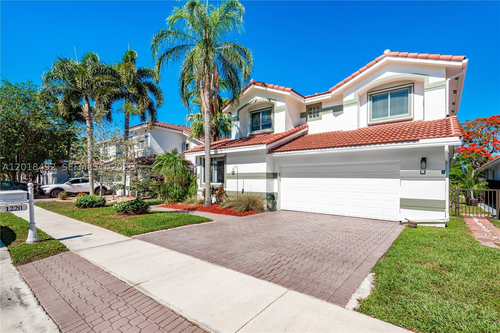 1220 W Bel Aire Dr W — photo