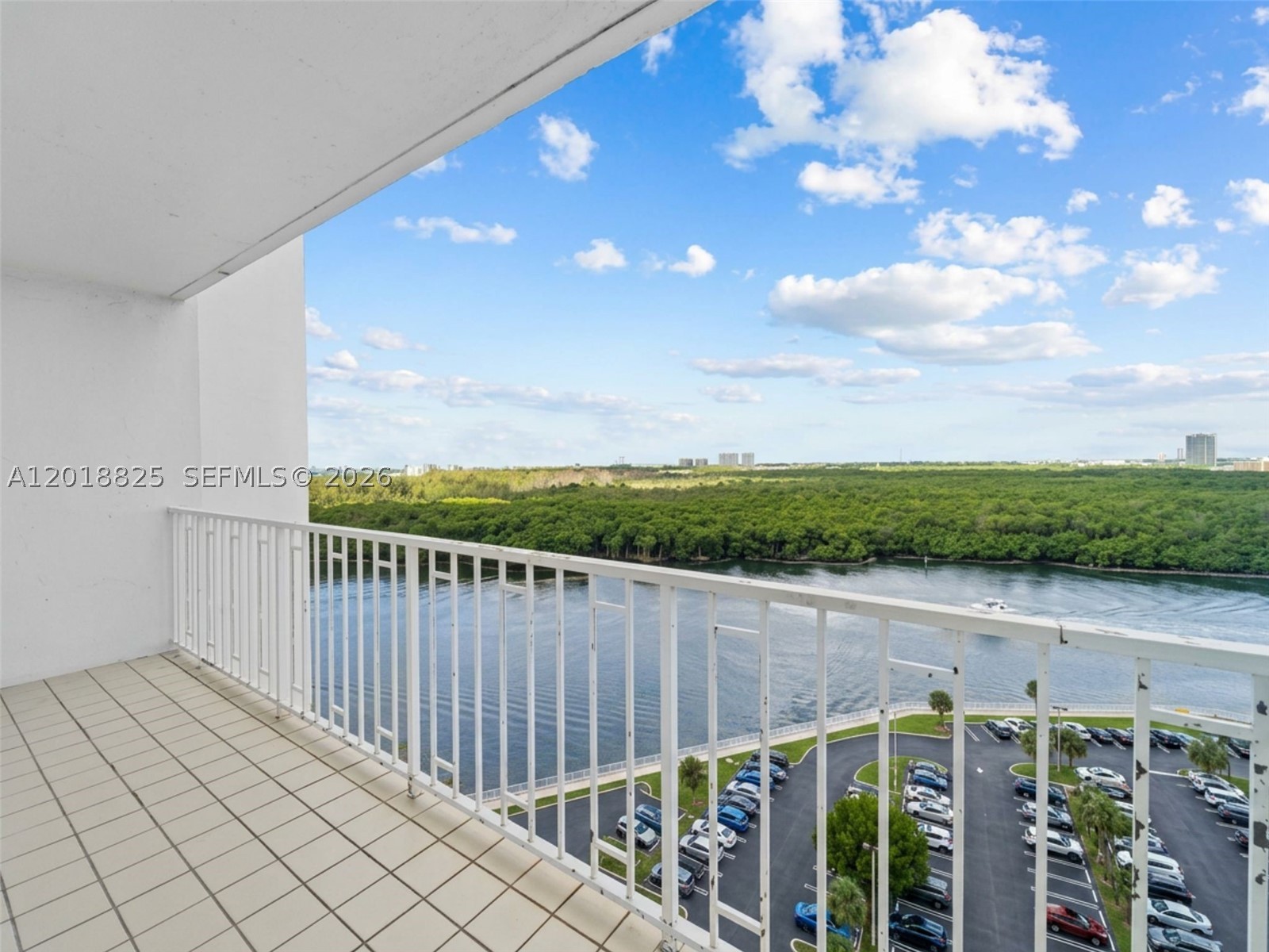 500 Bayview Dr 1421 — photo