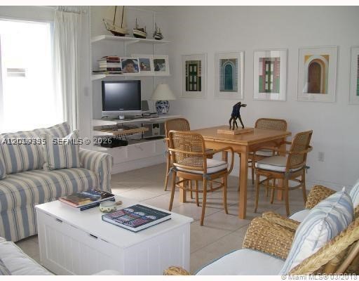 290 Sunrise Dr 208 — photo
