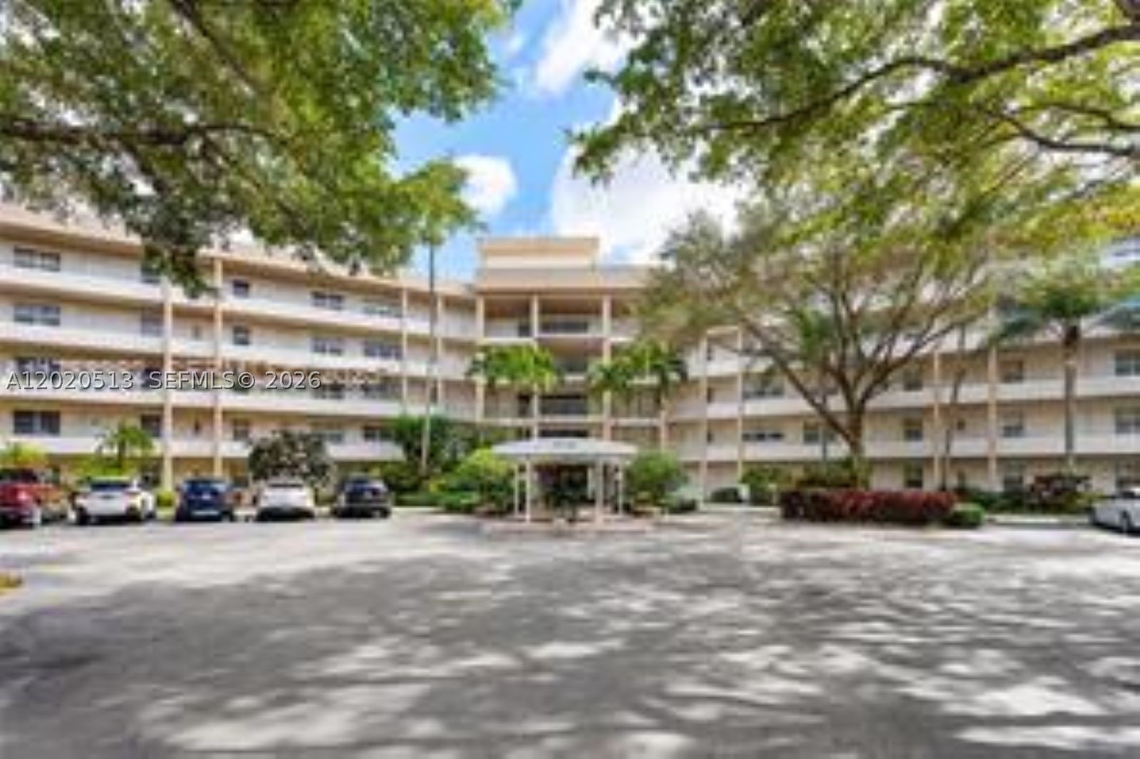 3800 Oaks Clubhouse Dr 307 — photo