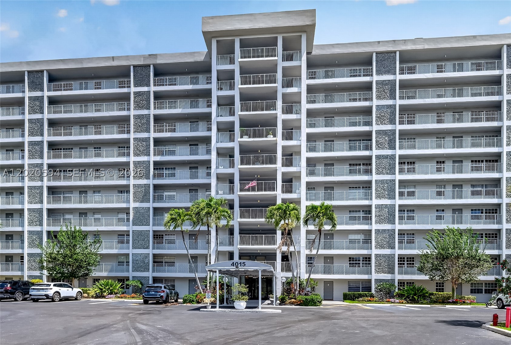 4015 W Palm Aire Dr 502 — photo