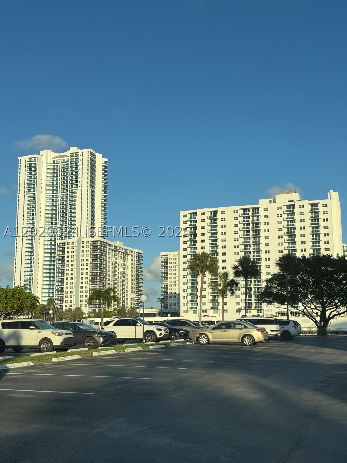 800 Parkview Dr 406 — photo