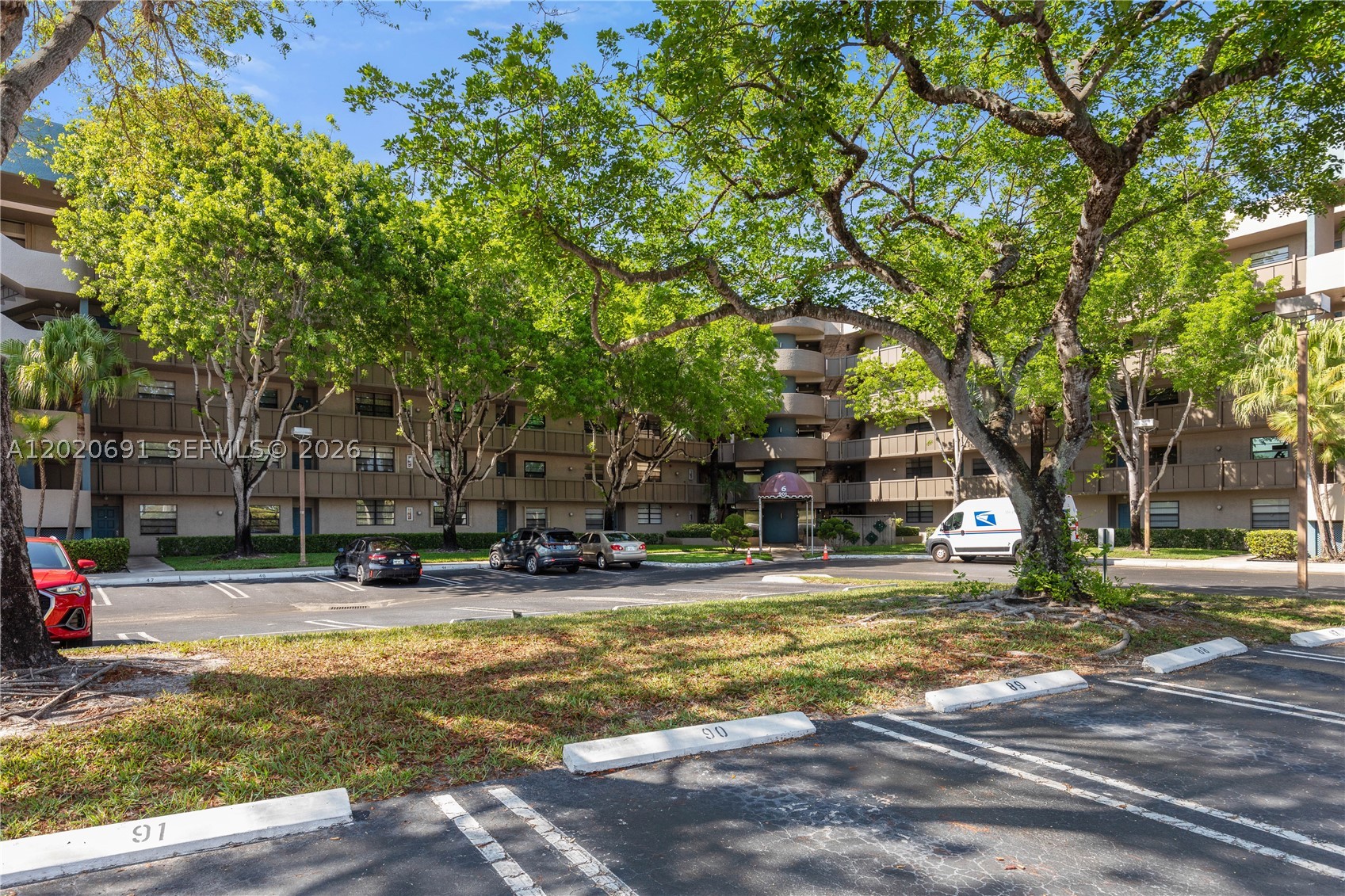 901 Colony Point Cir 521 — photo