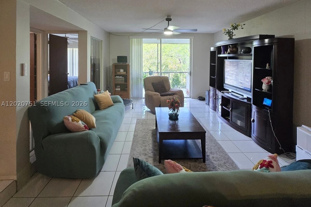 3660 Inverrary Dr 3T — photo